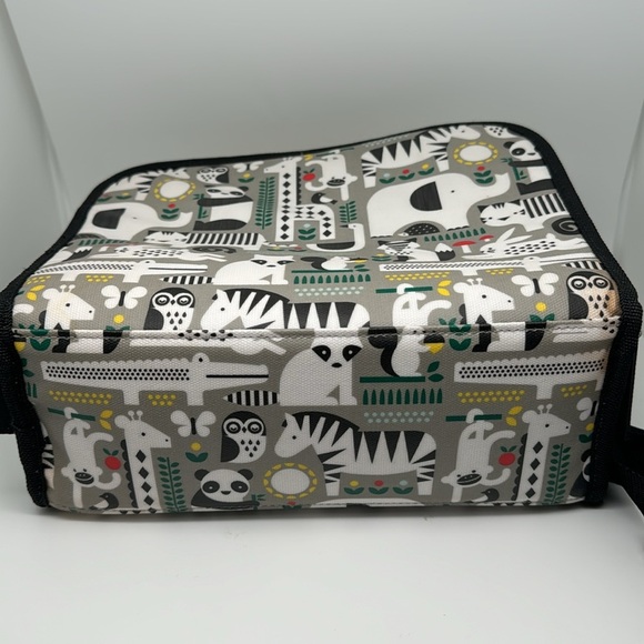 Petit Collage‎ Insulated Eco-Friendly Animal Print Lunch Box with Strap - Picture 12 of 13
